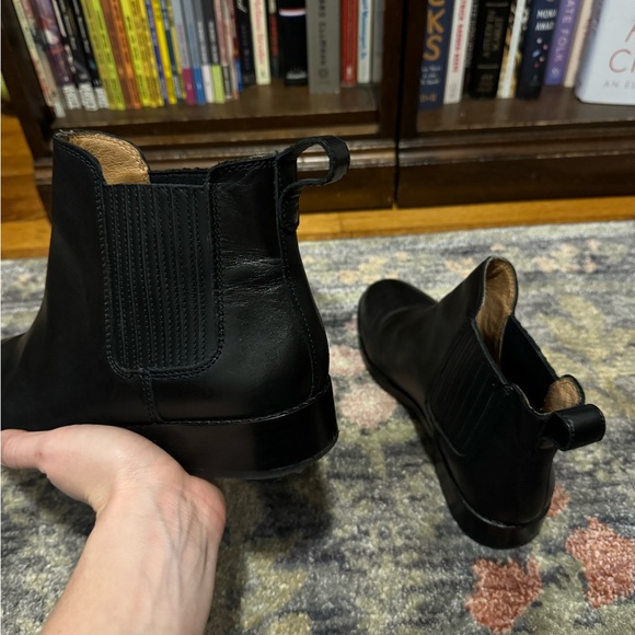 Madewell Real Leather Chelsea Boots! - Picture 4 of 5